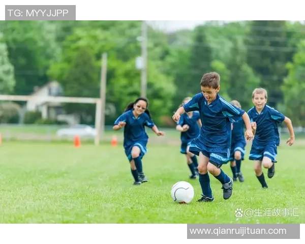 在绿茵场上挥洒汗水与激情体验上场踢足球的乐趣与魅力 在绿茵场上挥洒汗水与激情体验上场踢足球的乐趣与魅力