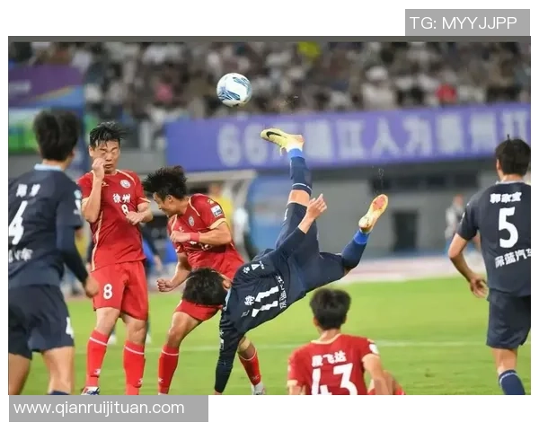 双人拍照足球趣味活动让你与好友共享快乐时光与精彩瞬间