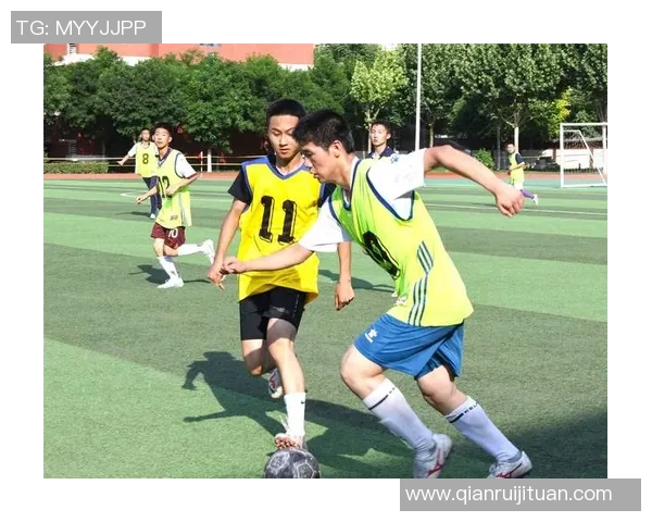 北大校园足球热潮掀起青春风暴学子们在绿茵场上挥洒激情与梦想 北大校园足球热潮掀起青春风暴学子们在绿茵场上挥洒激情与梦想